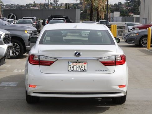 Used 2016 Lexus ES 300h w/ Navigation System Package image 20