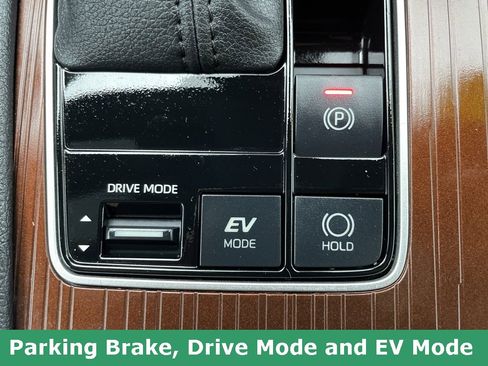 Used 2023 Toyota Sienna XLE image 35