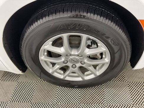 Used 2022 Chrysler Voyager LX image 11