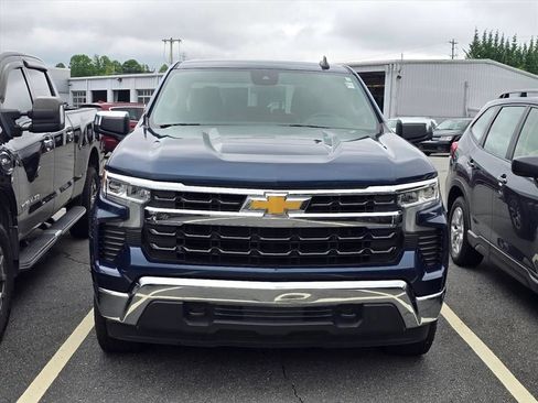 Used 2022 Chevrolet Silverado 1500 LT AWD/4WD image 8