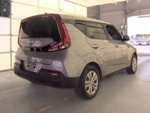 Used 2022 Kia Soul LX FWD image 9