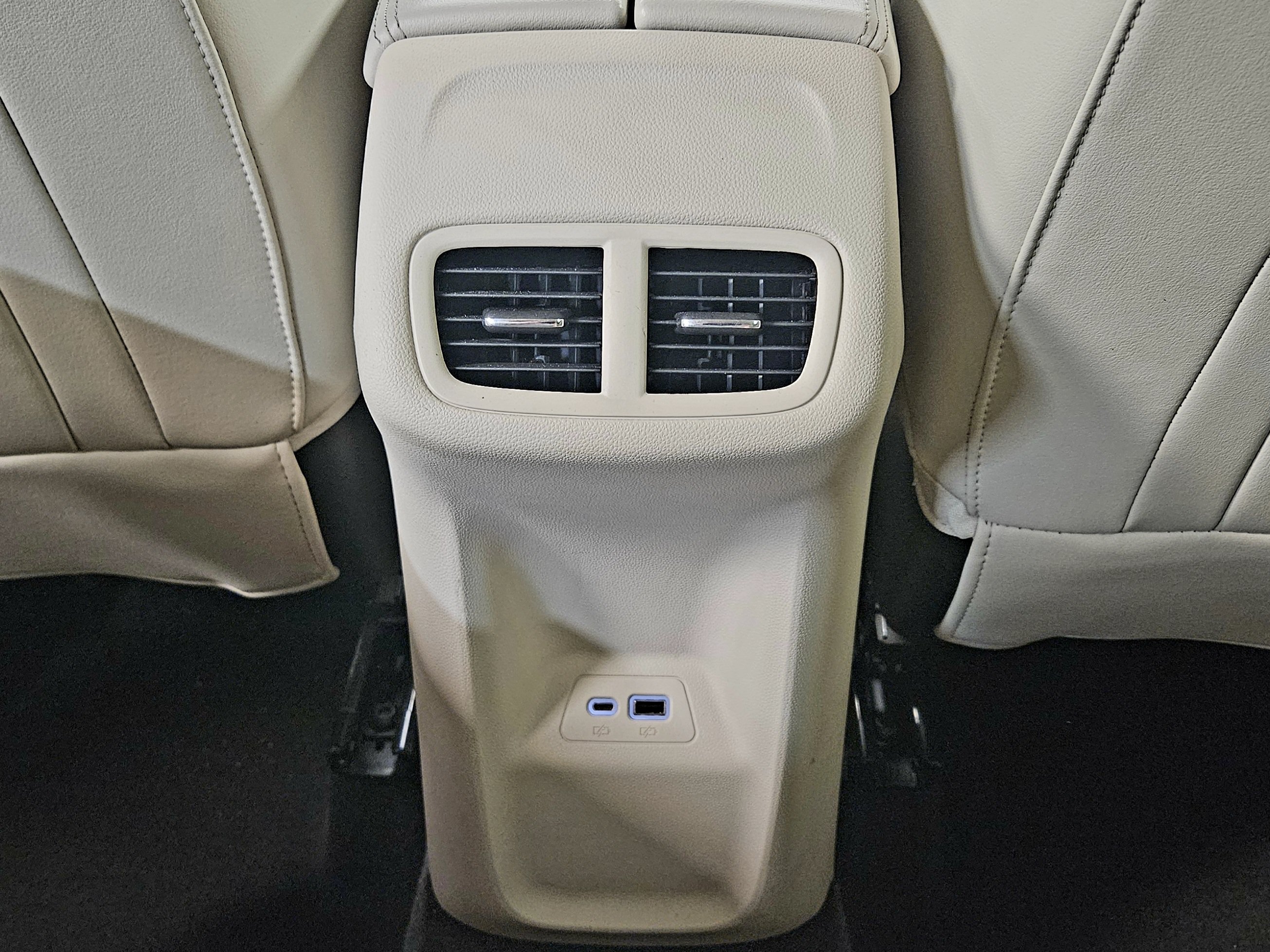 Used 2021 Buick Envision Essence FWD image 40