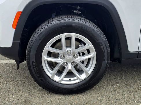 Used 2025 Jeep Grand Cherokee Laredo X w/ Luxury Tech Group I image 33