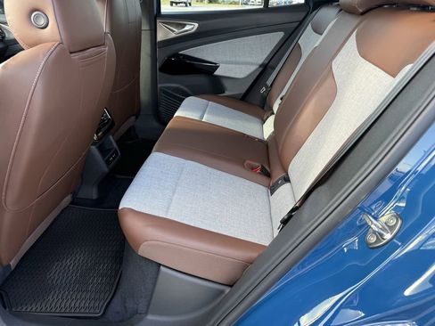 New 2025 Volkswagen ID.4 Pro image 24