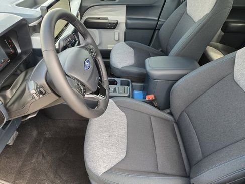New 2025 Ford Maverick XLT w/ XLT Luxury Package FWD image 9