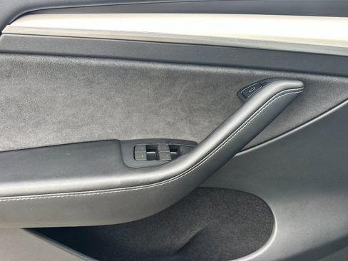 Used 2023 Tesla Model Y Long Range AWD/4WD image 10