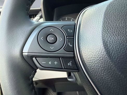 Used 2025 Toyota Corolla Cross LE image 28