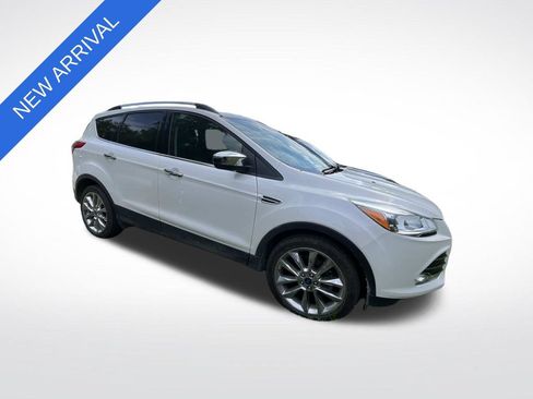Used 2016 Ford Escape SE w/ SE Chrome Package FWD image 2