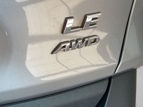 Certified 2022 Toyota RAV4 LE AWD/4WD image 40