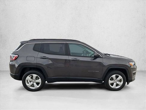 Used 2019 Jeep Compass Latitude w/ Cold Weather Group image 4