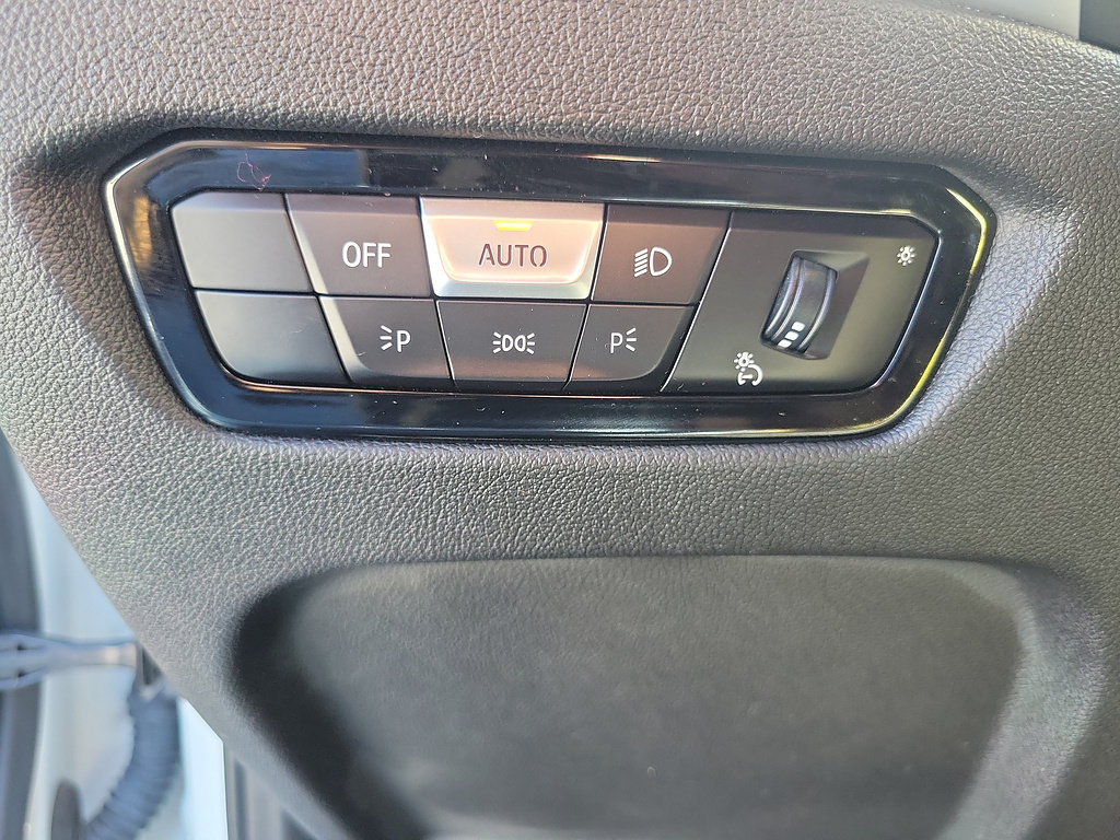 Used 2024 BMW 330i Sedan w/ Convenience Package RWD image 23