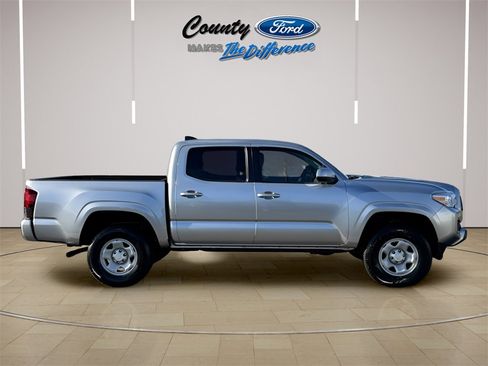 Used 2022 Toyota Tacoma SR image 25