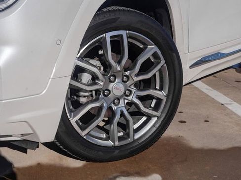 Used 2023 GMC Terrain Denali w/ Denali Premium Package image 2