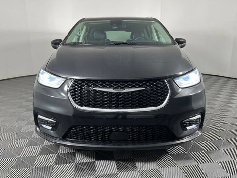 Used 2023 Chrysler Pacifica Touring-L FWD image 5