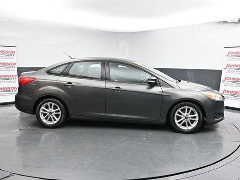 Used 2016 Ford Focus SE w/ Reverse Sensing Package image 9