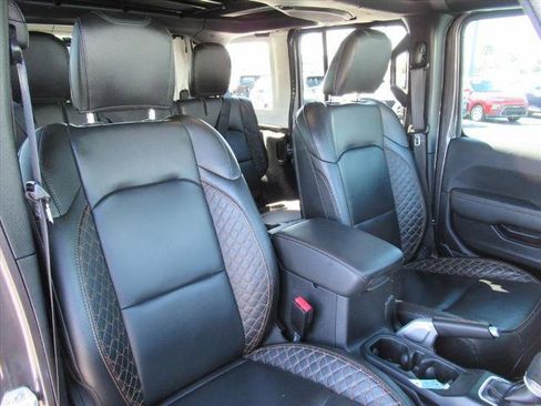 Used 2021 Jeep Wrangler Unlimited Sahara image 10