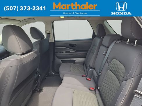 Used 2025 Nissan Pathfinder SV FWD image 12