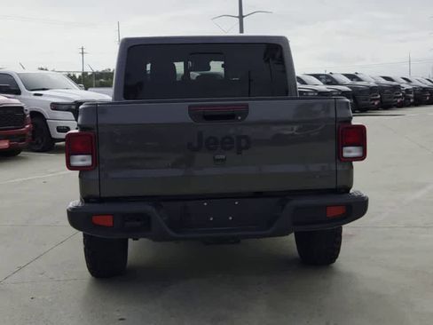 Used 2025 Jeep Gladiator Sport AWD/4WD image 7