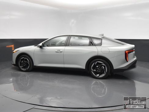 Used 2025 Kia K4 EX FWD image 3