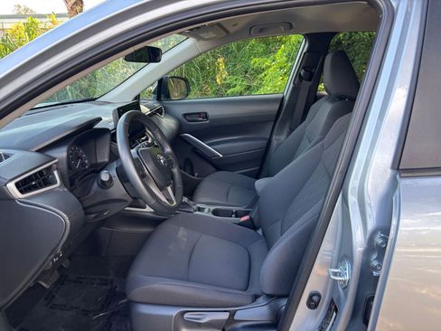 Used 2025 Toyota Corolla Cross LE image 27