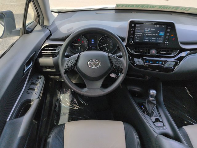 Used 2020 Toyota C-HR LE FWD image 17