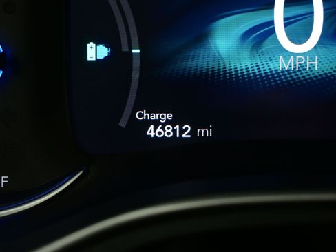 Used 2021 Chrysler Pacifica Touring w/ Uconnect Theater Family Group image 27