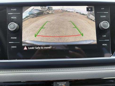 Used 2024 Volkswagen Taos SE FWD image 19