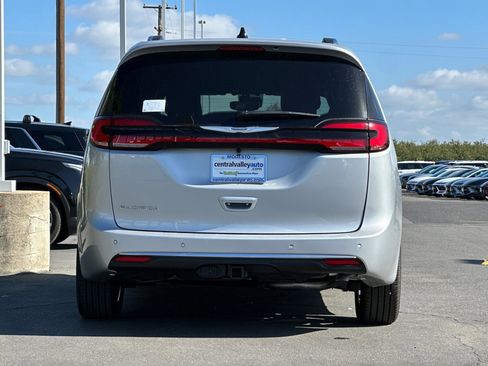 New 2026 Chrysler Pacifica Pinnacle w/ Trailer Tow Group image 5