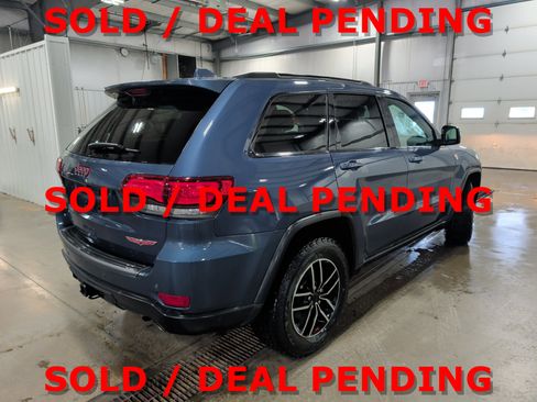 Used 2021 Jeep Grand Cherokee Trailhawk AWD/4WD image 3
