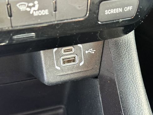 Used 2024 Jeep Compass Latitude image 29