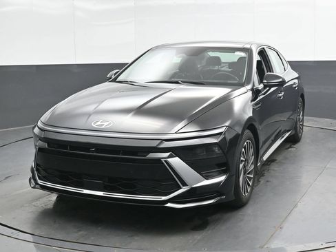 Used 2025 Hyundai Sonata Limited FWD image 5