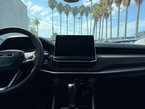 Used 2025 Jeep Compass Trailhawk w/ Trailer Tow Group image 18