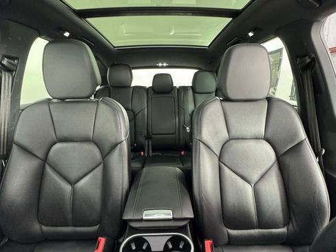 Used 2018 Porsche Cayenne AWD/4WD image 19