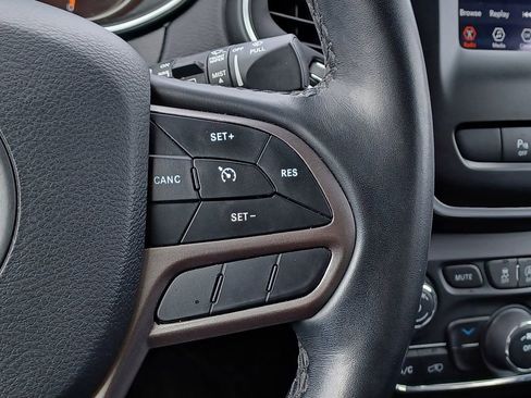 Used 2021 Jeep Cherokee Latitude Lux image 19