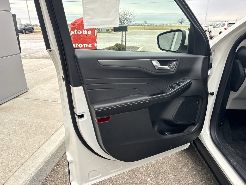 New 2025 Ford Escape SE FWD image 22