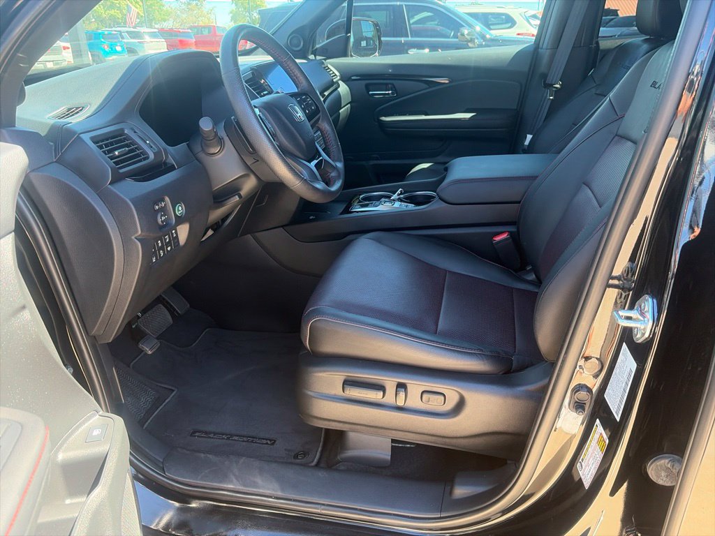 Used 2025 Honda Ridgeline Black Edition image 27