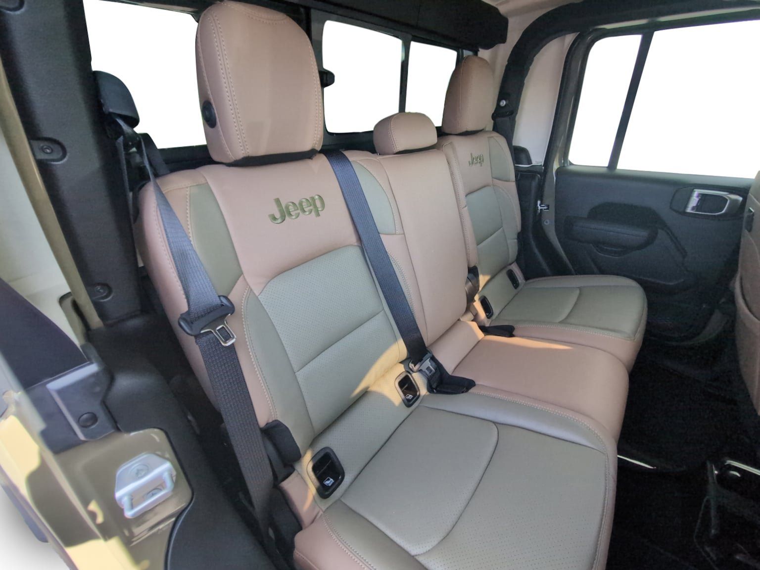 Used 2025 Jeep Gladiator Sport AWD/4WD image 18