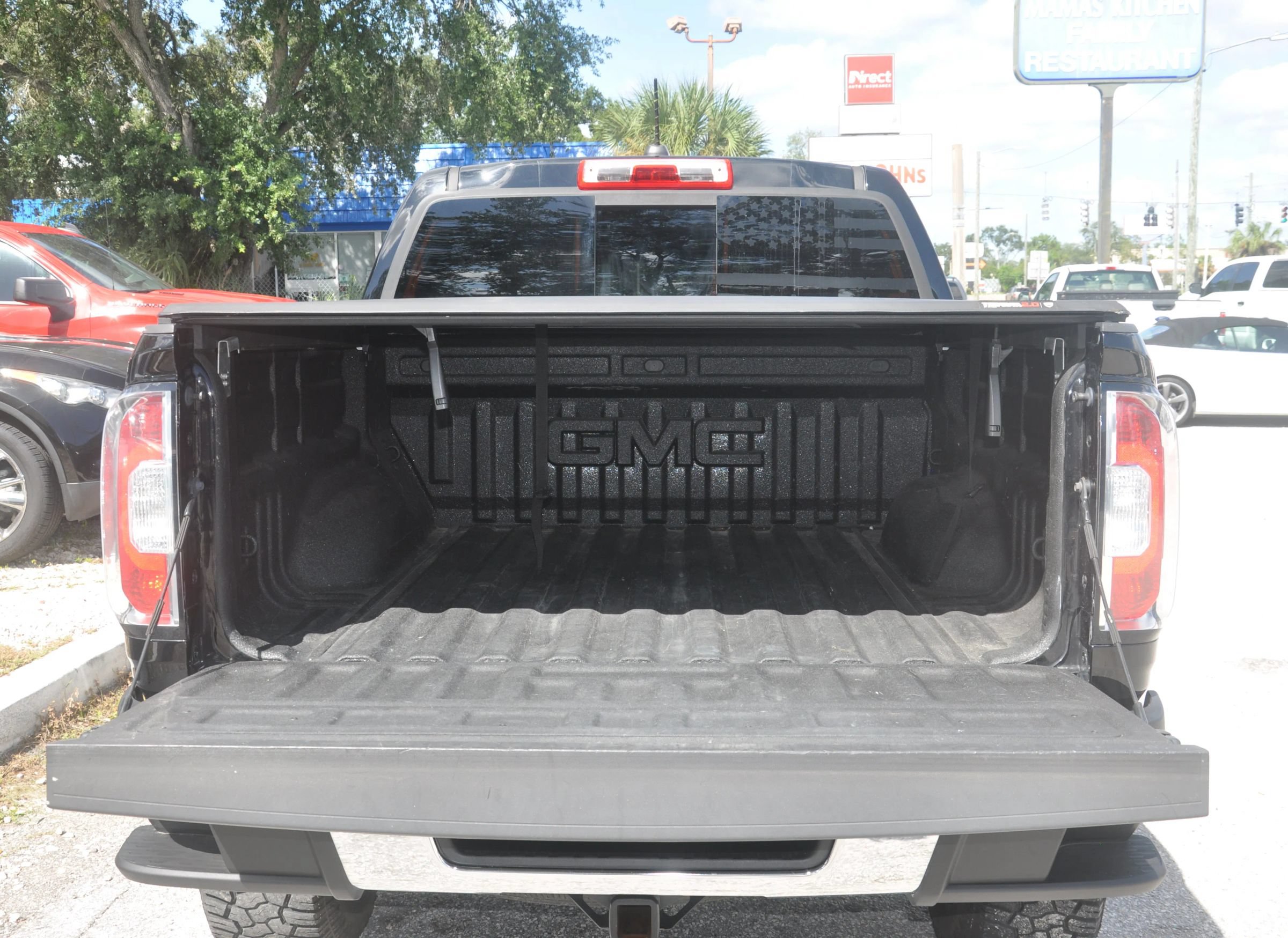 Used 2018 GMC Canyon SLE w/ SLE Convenience Package AWD/4WD image 8