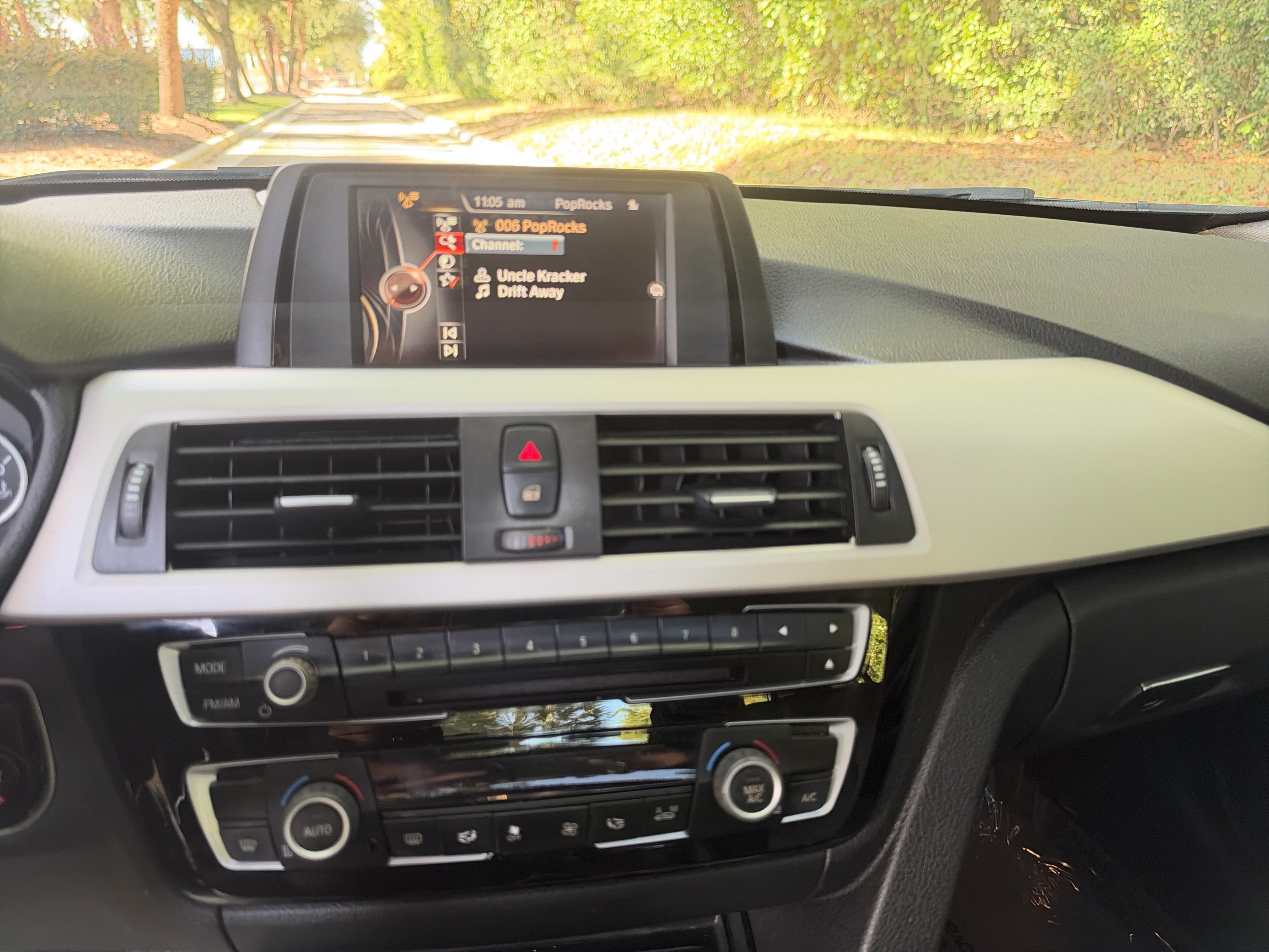 Used 2017 BMW 320i Sedan RWD image 32