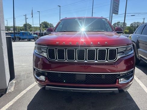 Used 2022 Jeep Wagoneer Series III w/ Premium Group I image 2