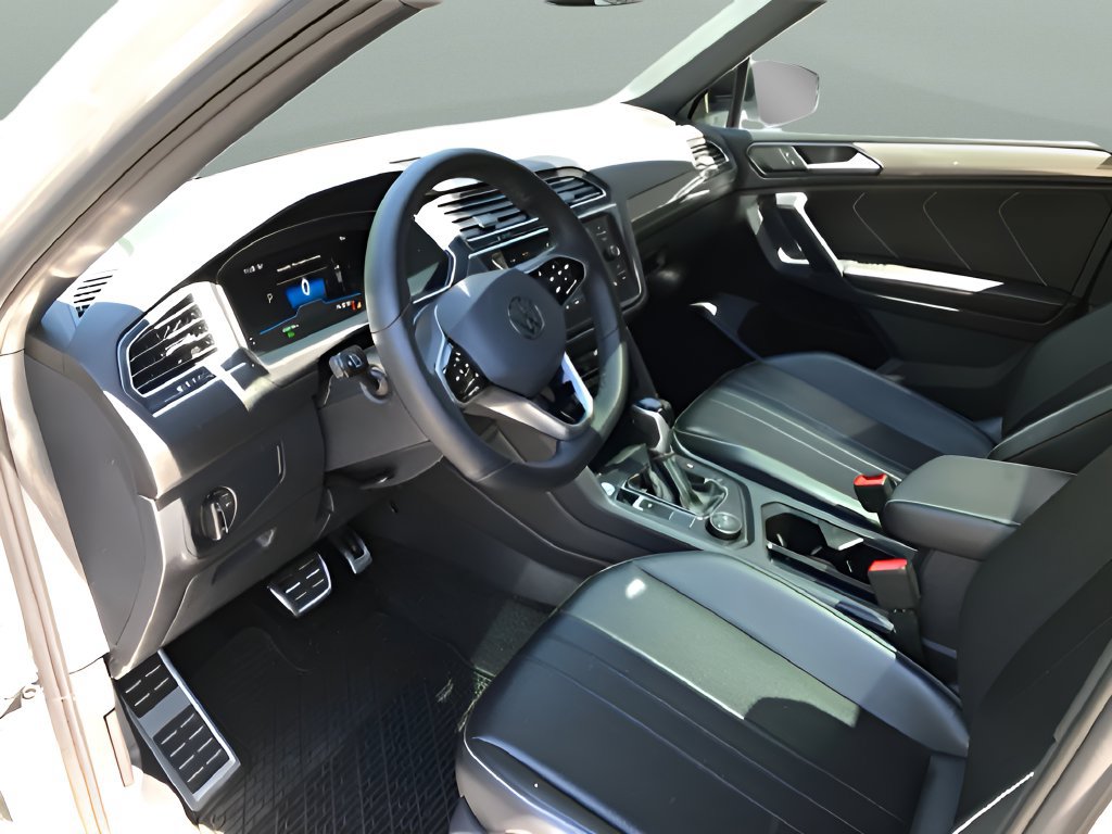 Used 2024 Volkswagen Tiguan SE R-Line AWD/4WD image 11