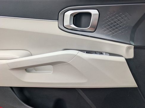 Certified 2025 Kia Sorento S w/ Panoramic Sunroof Package image 19