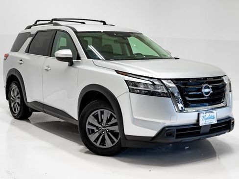 Used 2023 Nissan Pathfinder SV AWD/4WD image 6