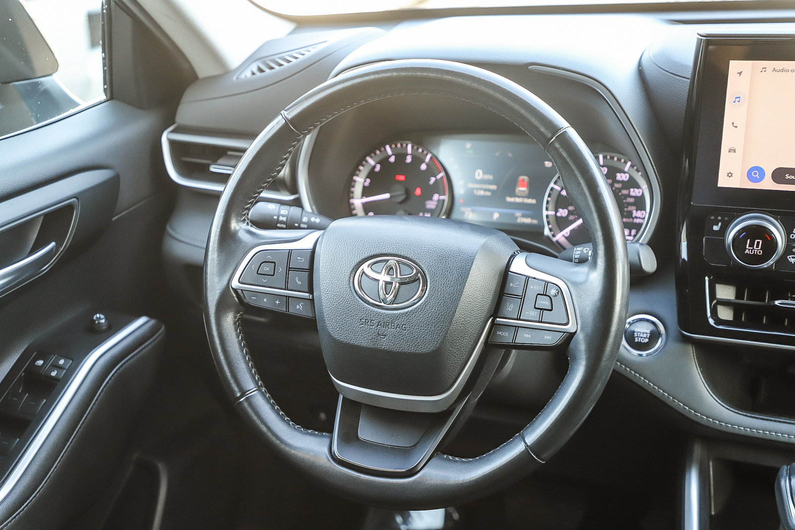 Used 2023 Toyota Highlander XLE FWD image 15