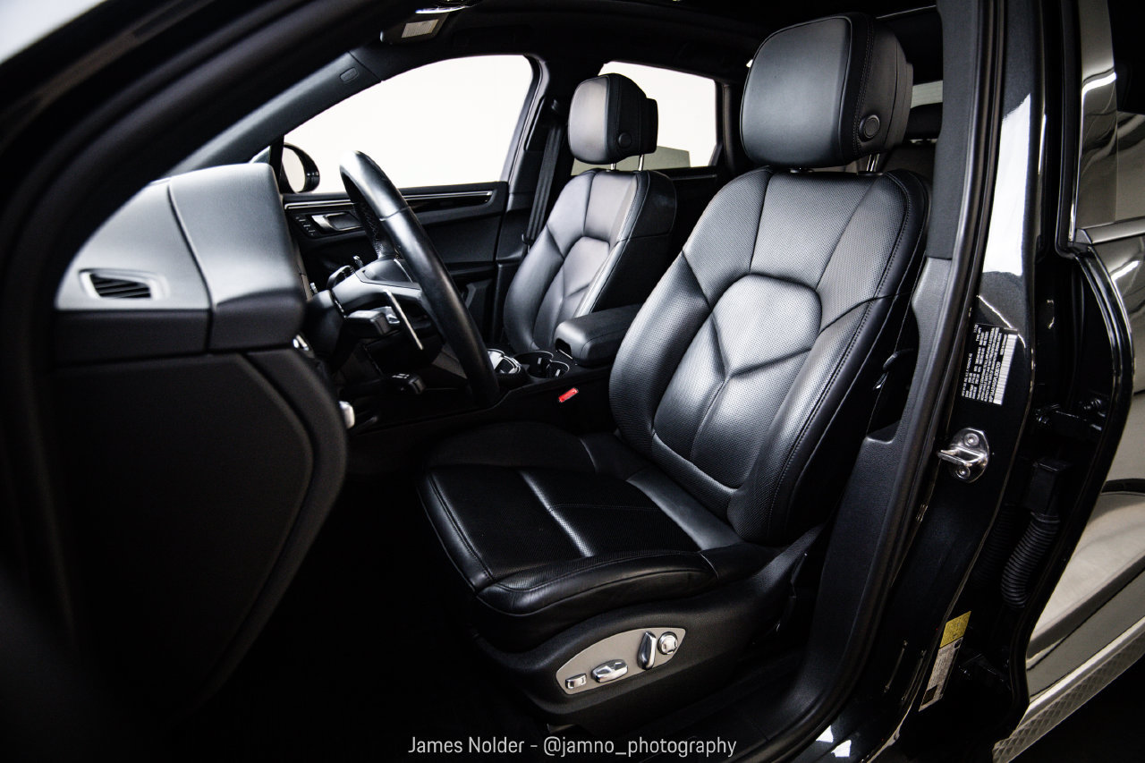 Certified 2023 Porsche Macan AWD/4WD image 5