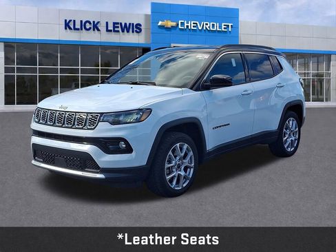 Used 2025 Jeep Compass Limited image 3