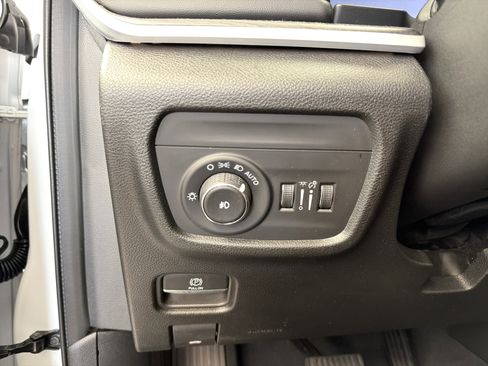 Used 2023 Jeep Grand Cherokee L Limited AWD/4WD image 13