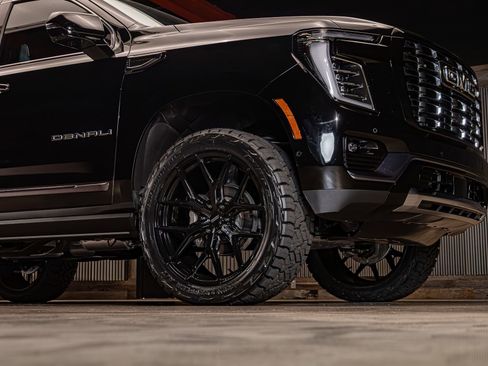 Used 2026 GMC Yukon Denali Ultimate w/ LPO, Illumination Package AWD/4WD image 12
