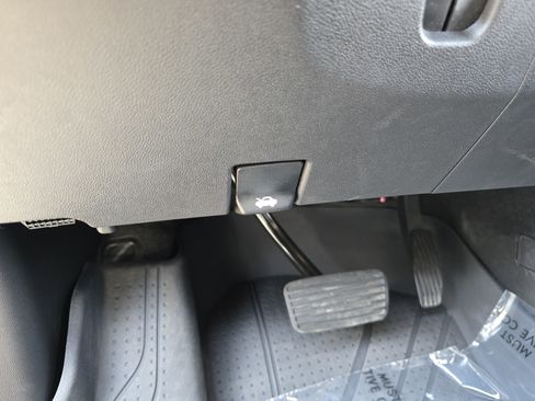 Used 2023 Chevrolet Silverado 1500 RST w/ Z71 Off-Road Package image 31