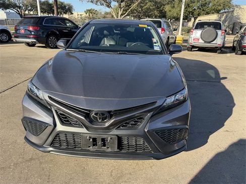 Used 2023 Toyota Camry SE image 2